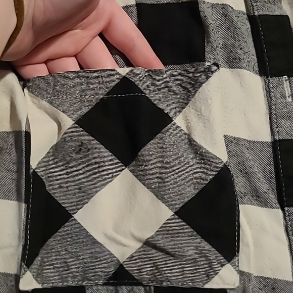 Black and white Forever 21 flannel. - Picture 2 of 5